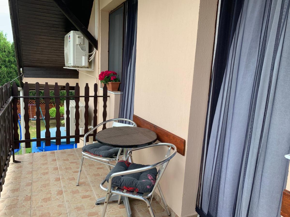 Nagcsalados Rozsa Apartman バラトンレッレ エクステリア 写真