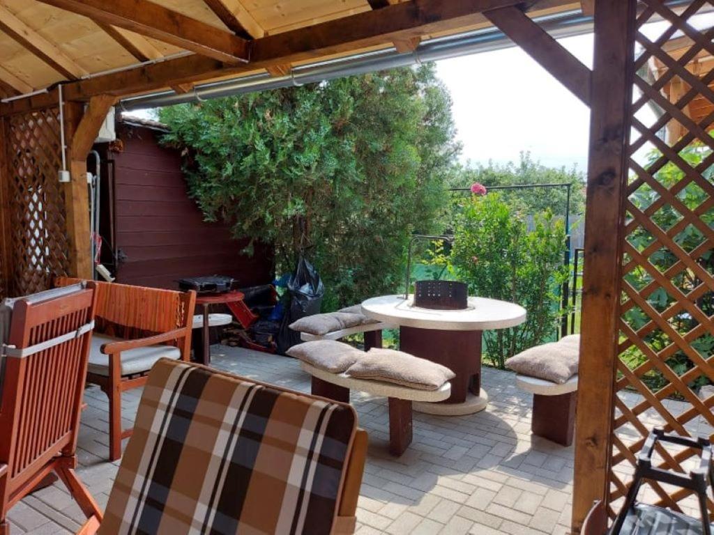 Nagcsalados Rozsa Apartman バラトンレッレ エクステリア 写真