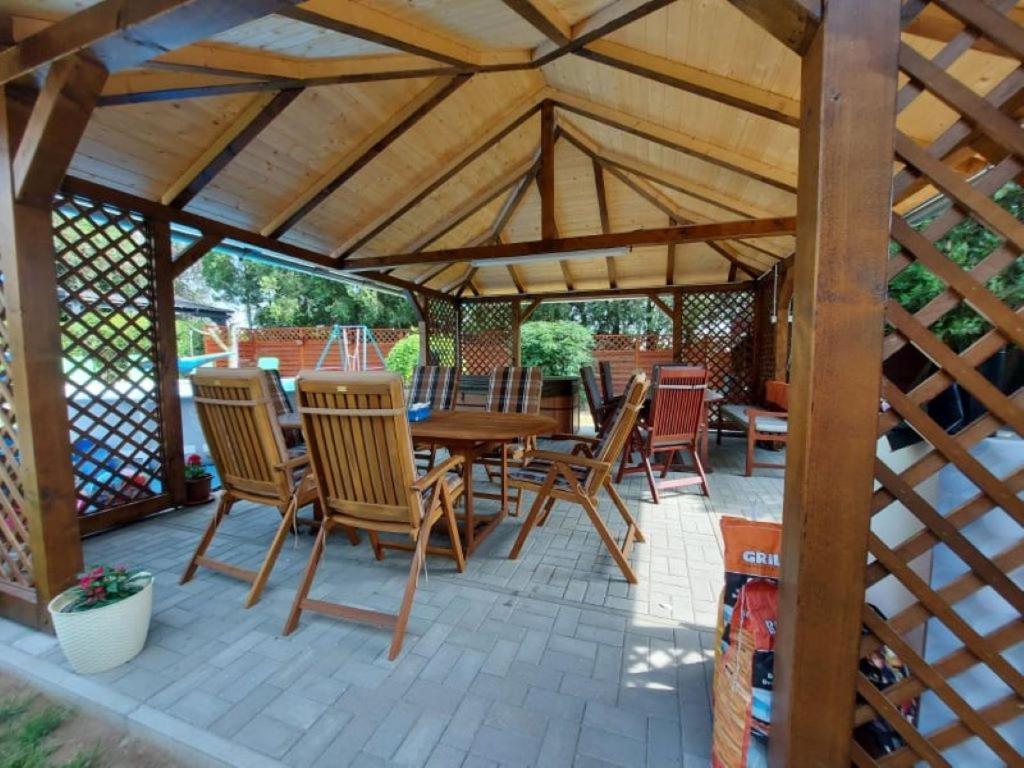 Nagcsalados Rozsa Apartman バラトンレッレ エクステリア 写真