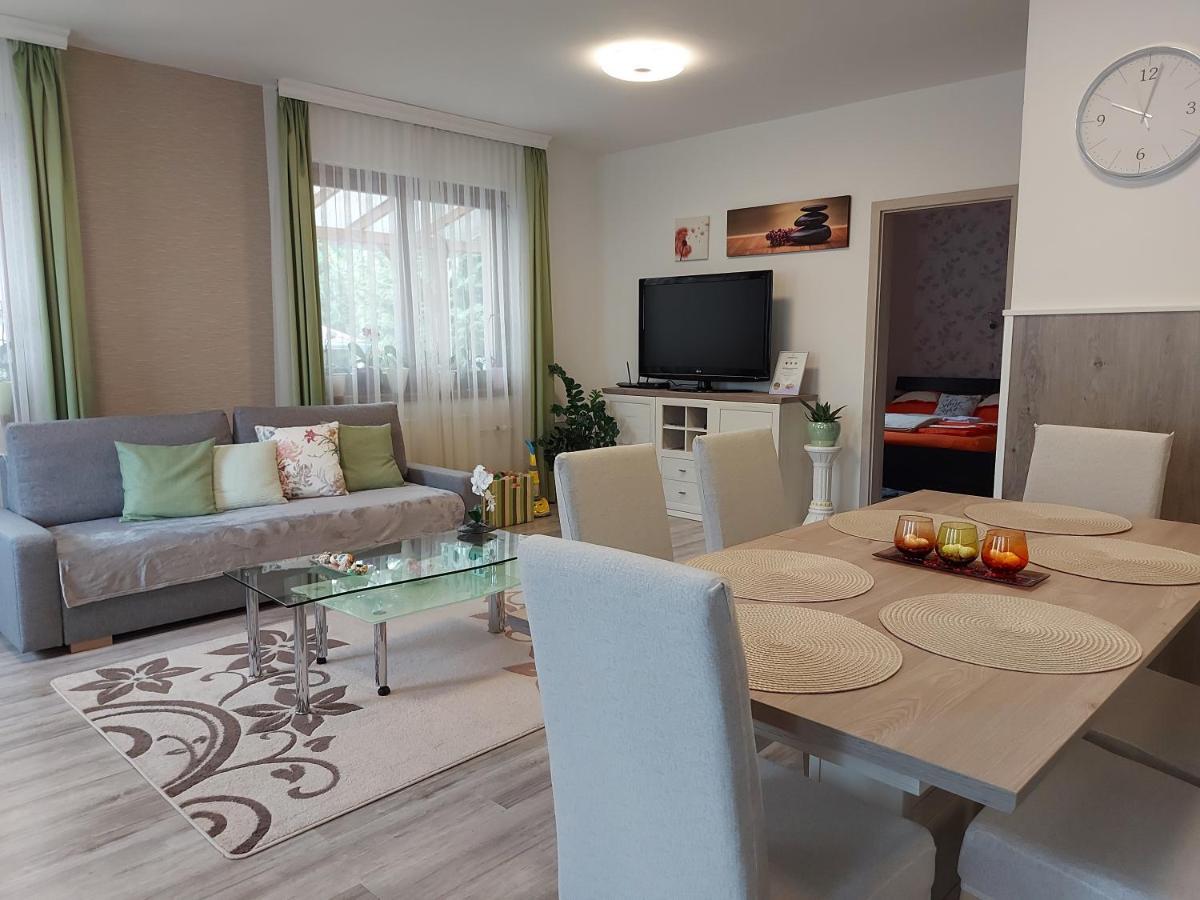 Nagcsalados Rozsa Apartman バラトンレッレ エクステリア 写真